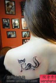 mudellu di tatuatu di volpe populare di bellezza ritornu
