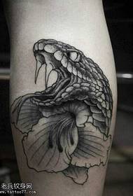 腿部歐美蛇紋身圖案