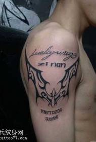 modello di tatuaggio totem braccio bat