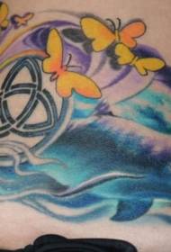 slatka delfin s leptir i keltski simbol tetovaža uzorak