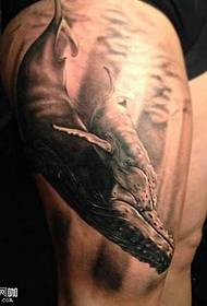 узорак тетоваже делфина за ноге