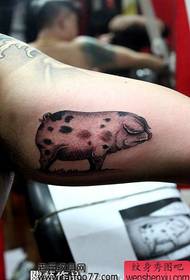 alternativni uzorak Tattoo svinjske ruke