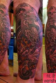 Kígyó tetoválás mintája: Láb kígyó színű lótusz tetoválás minta