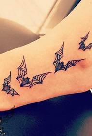 modello del tatuaggio del pipistrello del piede