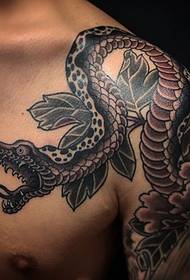 大きな蛇のタトゥーパターン