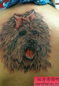 schoonheid terug kleine hond tattoo patroon