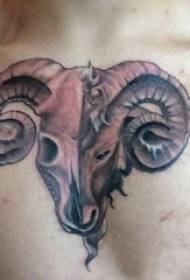 jongens borst zwart grijs punt doorn abstracte lijn klein dier schapen hoofd tattoo foto