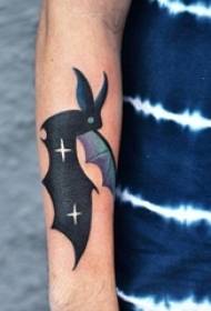 Anak laki-laki dicat pada gambar gradien gradien hewan kecil kelelawar tato tato