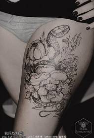 Snake peony tattoo tattoo on the thigh