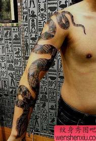 Kígyó tetoválás minta: Arm kígyó tetoválás minta