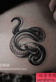 modèle de tatouage de serpent mignon