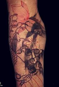 buzağı batırılmış mürekkep akvaryum balığı dövme deseni