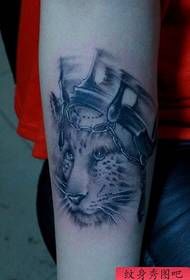 käsi komea leopardi pää tatuointi malli