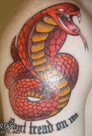 Arm Röd orm tatuering mönster