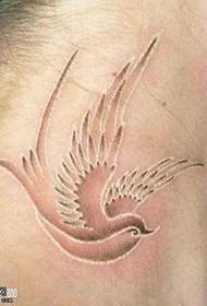 脖子白鴿紋身圖案