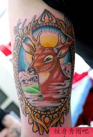 ingalo enkulu ngaphakathi kwe-deer tattoo iphethini
