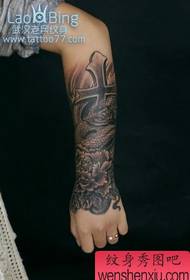 Ọna tatuu ejo: apa ẹja peony agbelebu tattoo tattoo
