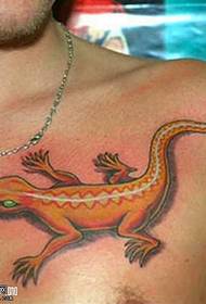 isifuba ophuzi lwe-Lizard Tattoo