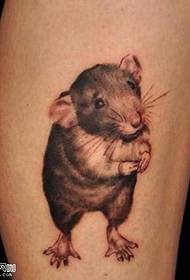 нага мілая маленькая малюнак татуіроўкі мышы