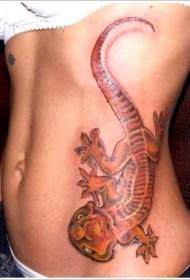modello di tatuaggio lucertola grande colore lato vita femminile