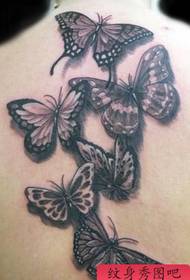 образец на татуировка на гърба: модел на татуировка на задната пеперуда