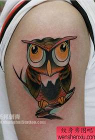 arm een uil tattoo patroon