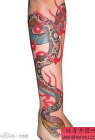 rankos populiarus klasikinis gyvatės tatuiruotės modelis