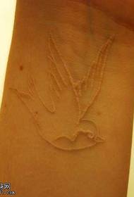 ndogo safi njiwa tattoo mfano