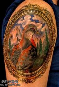образац за тетовирање голубова на рукама