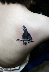 modello del tatuaggio del corvo della spalla