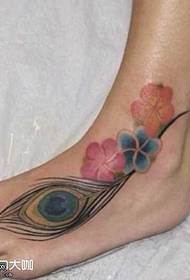 足孔雀の花のタトゥーパターン