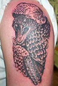 Patrón realista de tatuaxes de víbora negra