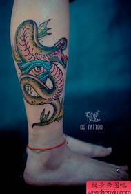 Patas de nena popular popular tatuaxe de serpe fresco