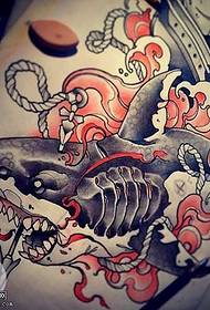 modello di tatuaggio squalo manoscritto