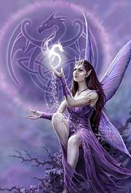 Մանուշակագույն հրեշտակի դաջվածքի ձեռագիր նկար `թիթեռի թևերով
