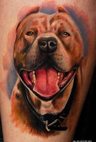 Retrato de tatuaxe de can de cores funciona