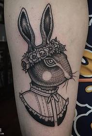 modello di tatuaggio coniglio classico gamba
