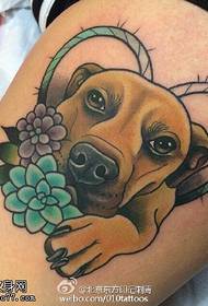 schattige hond tattoo patroon
