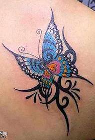 Uzorak tetovaže leptira na ramenu