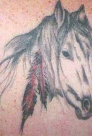 Λευκό τατουάζ άλογο με φτερά στους ώμους