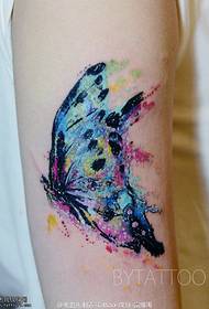 Vzorec tatoo metuljev z veliko roko v akvarelu