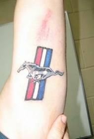 Рука барвистий символ з візерунком татуювання коня