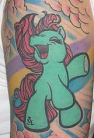 Ramena u boji crtani slatki uzorak tetovaža konja