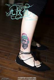 Padrão de tatuagem de coelho pintado no tornozelo
