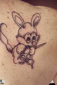 patrón de tatuaje de conejo de hombro