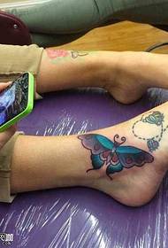ຮູບແບບ tattoo butterfly ຕີນ