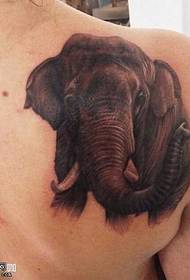 plecu ziloņu tetovējuma modelis