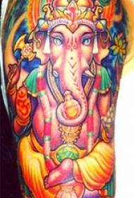 Patrón de tatuaje de elefante colorido de brazo grande
