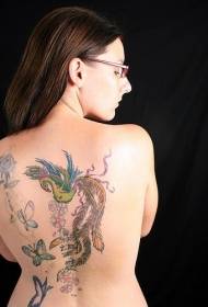 Артқы жағындағы сиқырлы феникс пен көбелектің татуировкасы