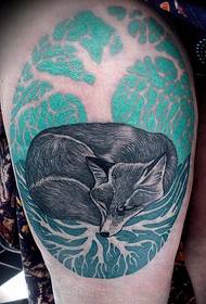 Ang pattern ng Thigh line fox tattoo